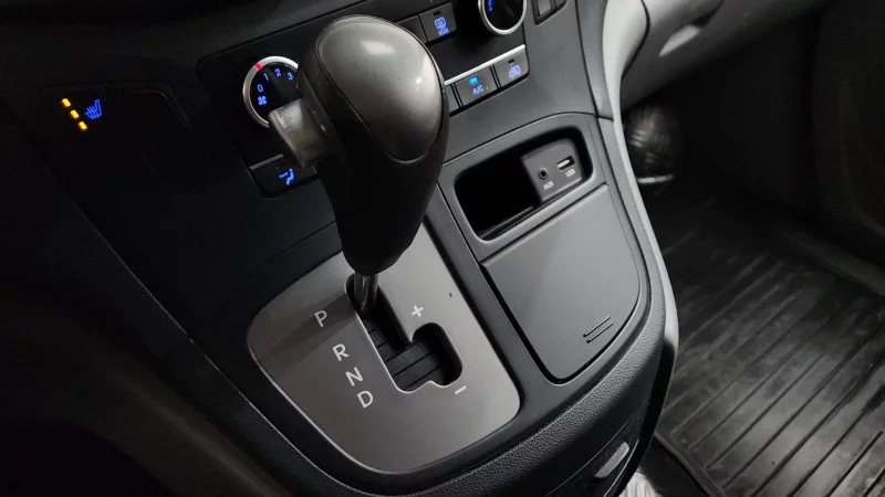 Hyundai Starex