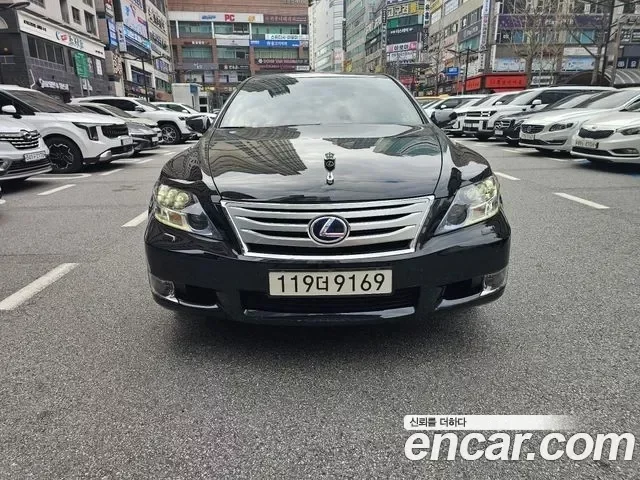 Lexus LS