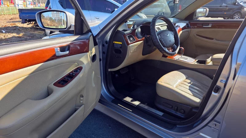 Hyundai Genesis