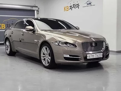 Jaguar XJ