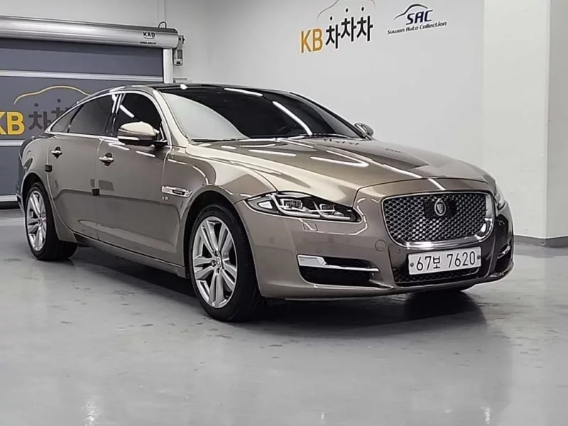 Jaguar XJ