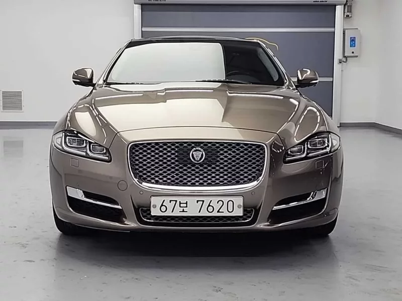 Jaguar XJ