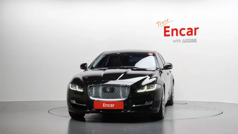 Jaguar XJ