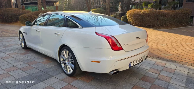 Jaguar XJ