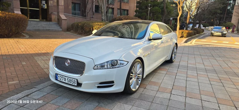 Jaguar XJ