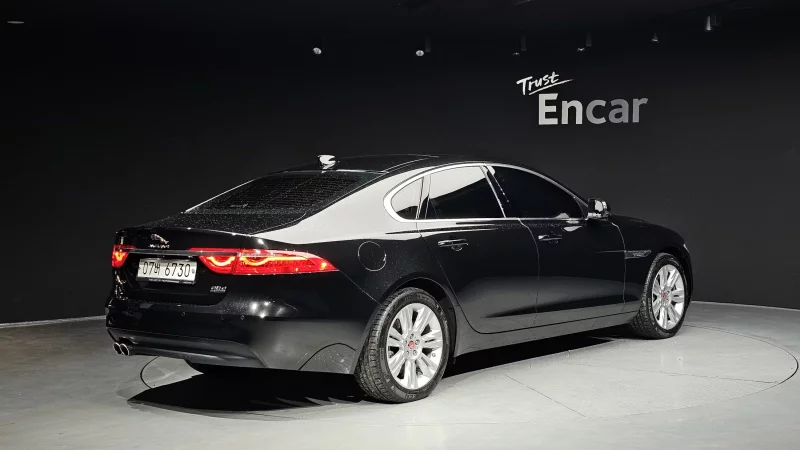 Jaguar XF