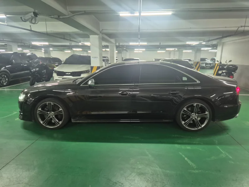 Audi S8