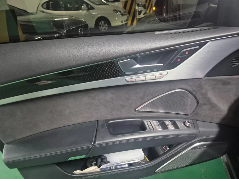 Audi S8