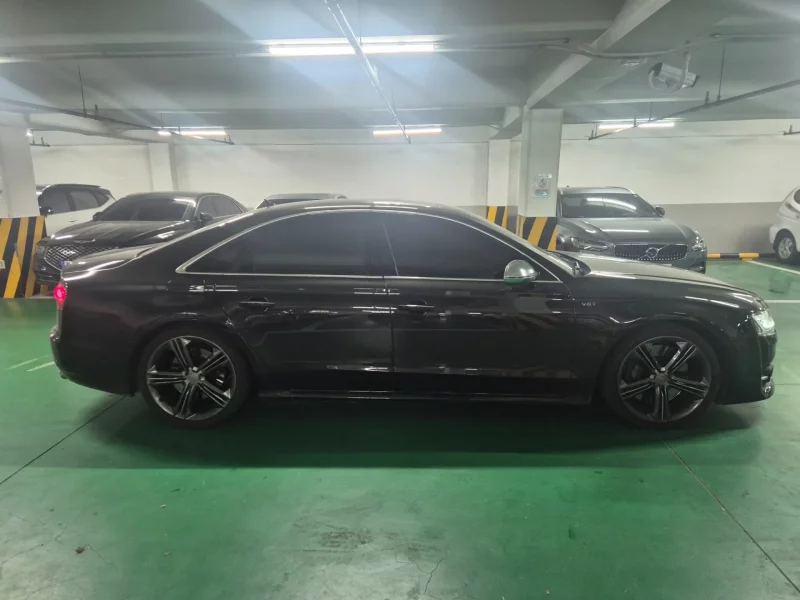 Audi S8