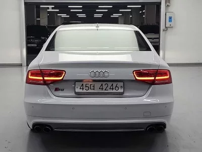 Audi S8