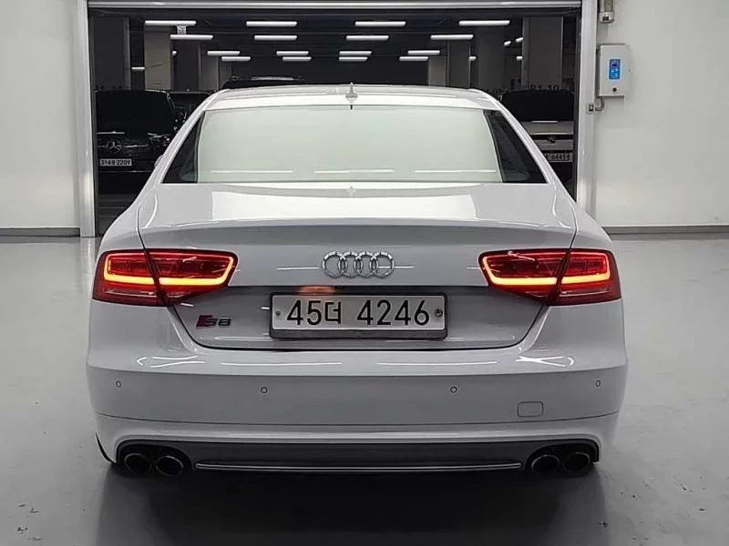 Audi S8