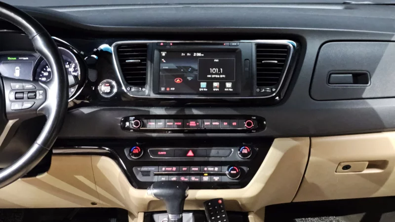 Kia Carnival