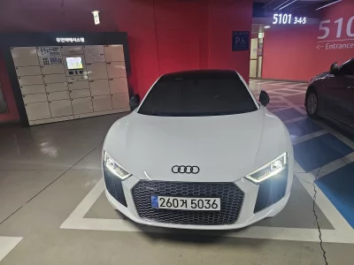 Audi R8