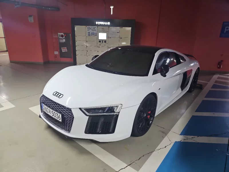 Audi R8