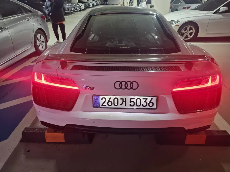 Audi R8