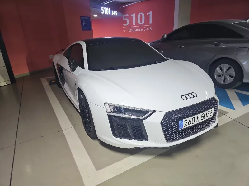 Audi R8
