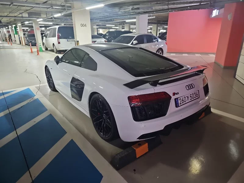 Audi R8