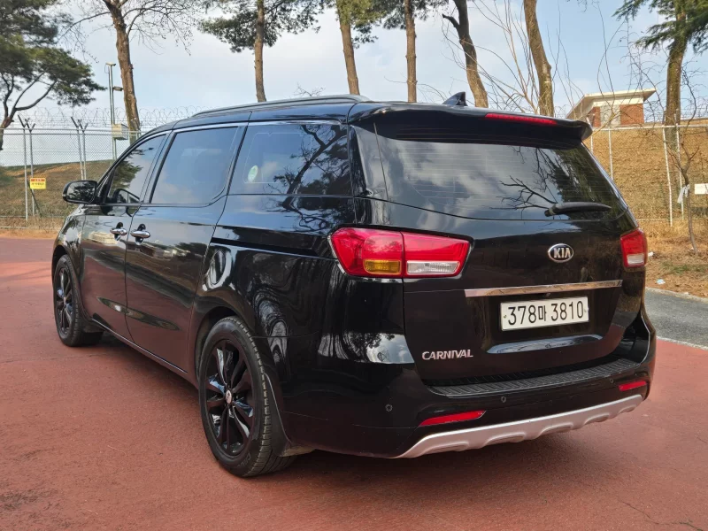 Kia Carnival