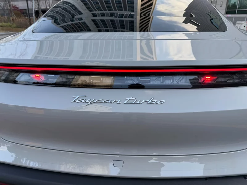 Porsche TAYCAN