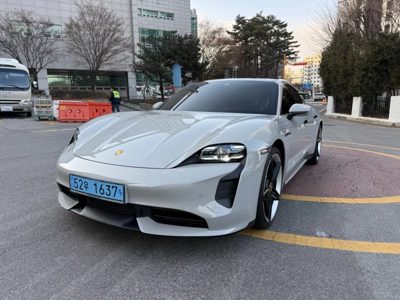 Porsche TAYCAN