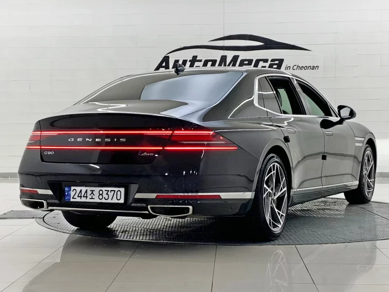 Genesis G90