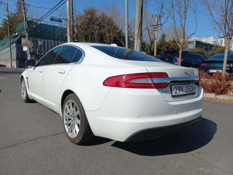 Jaguar XF