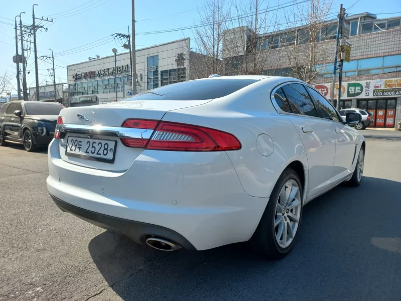 Jaguar XF