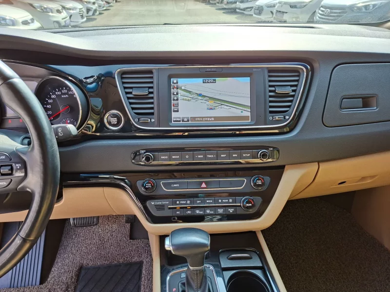 Kia Carnival