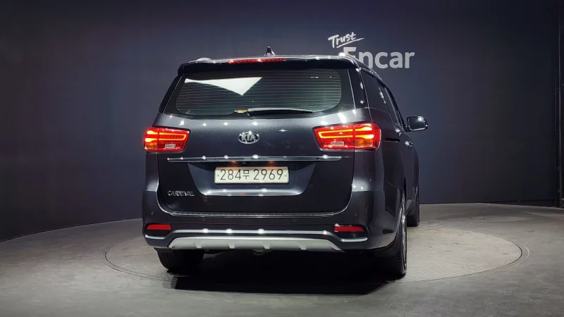 Kia Carnival