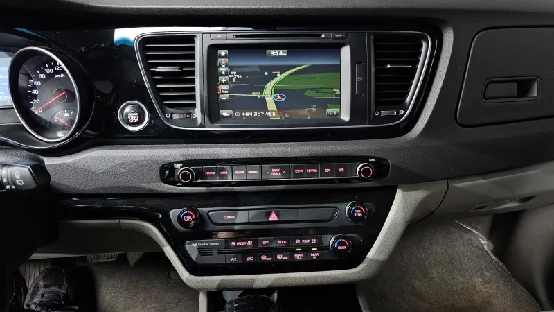 Kia Carnival