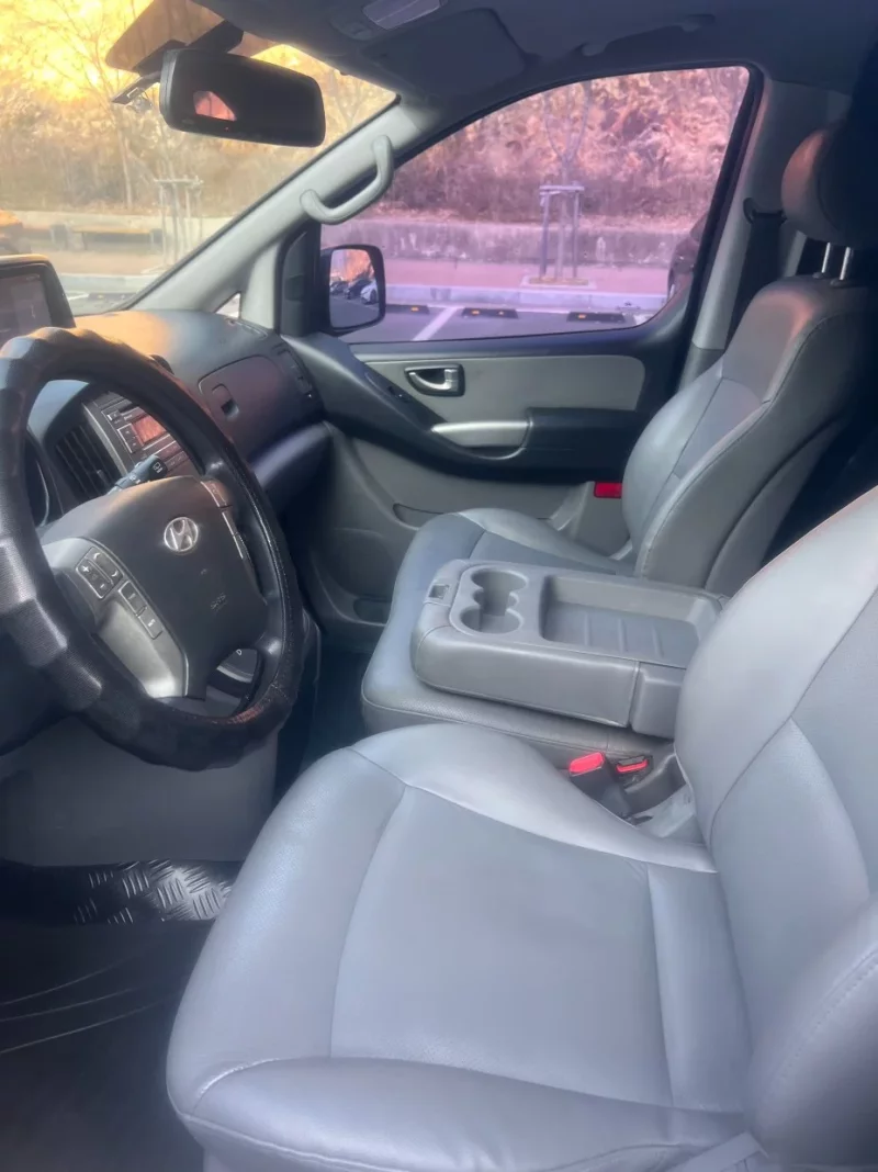 Hyundai Starex