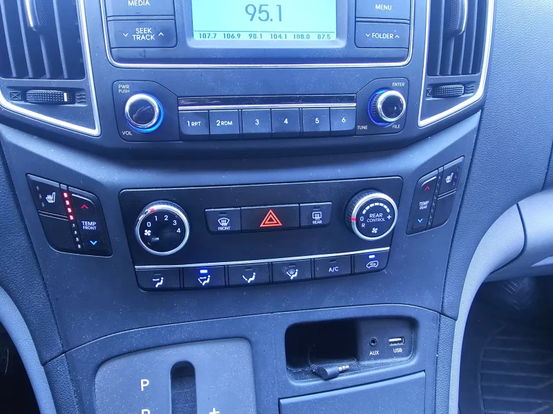 Hyundai Grand Starex