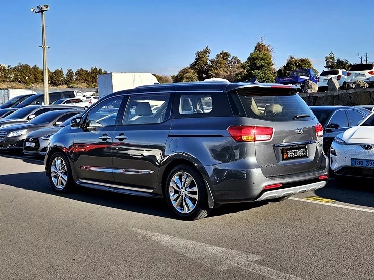 Kia Carnival