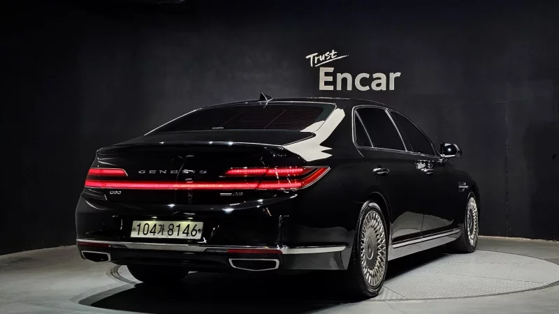 Genesis G90