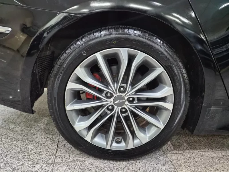 Hyundai Genesis