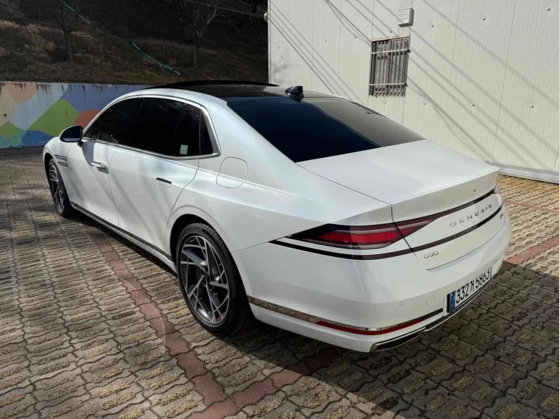 Genesis G90