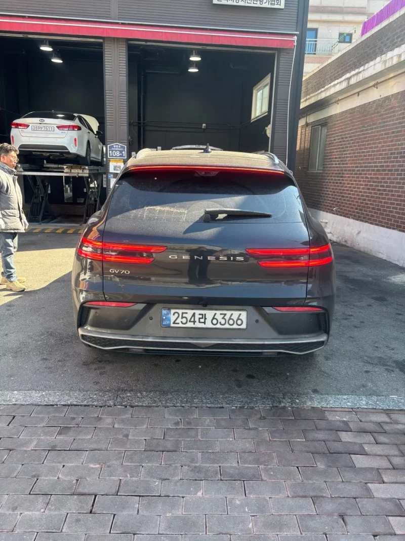 Genesis GV70