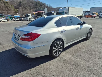 Hyundai Genesis