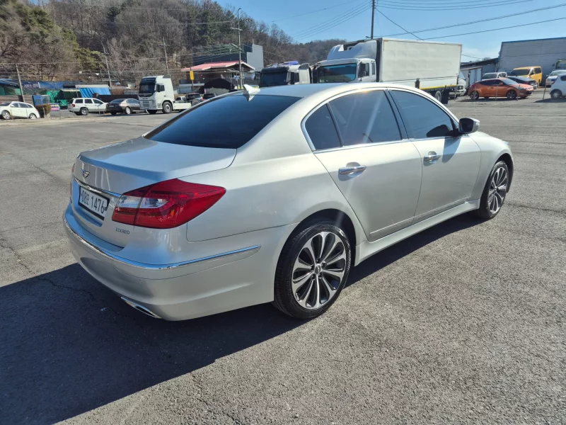 Hyundai Genesis