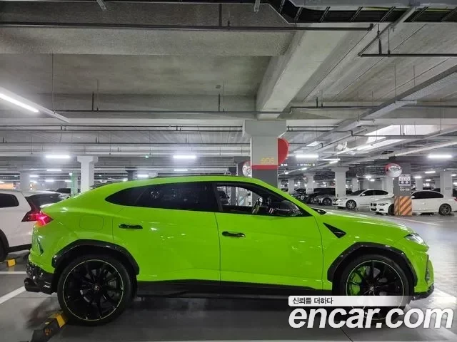 Lamborghini URUS