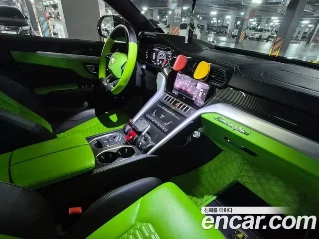 Lamborghini URUS