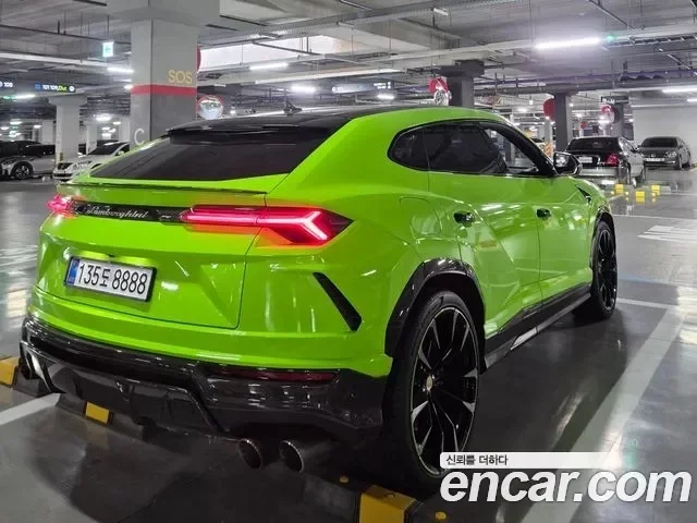Lamborghini URUS