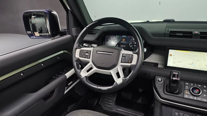 Land Rover DEFENDER