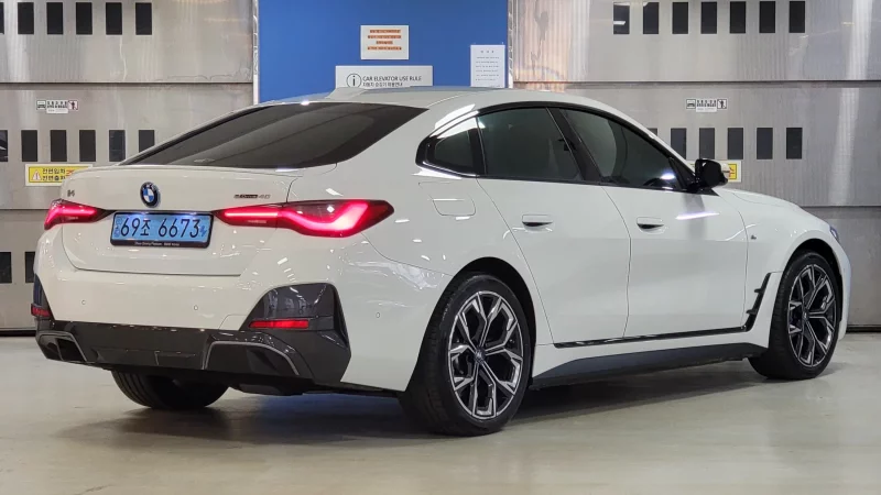 BMW i4
