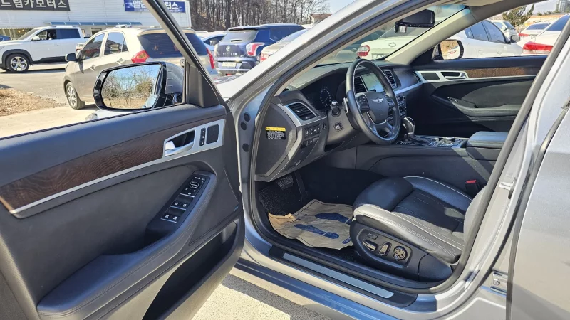 Hyundai Genesis