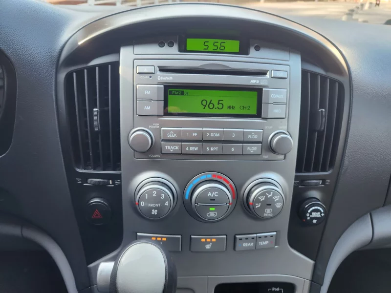 Hyundai Starex