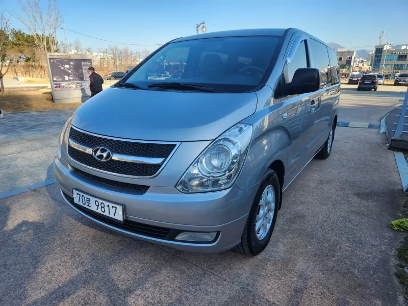 Hyundai Starex
