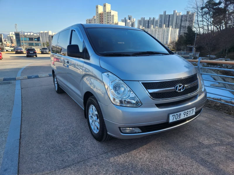 Hyundai Starex