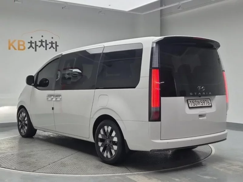 Hyundai Staria