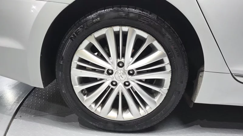 Hyundai Aslan